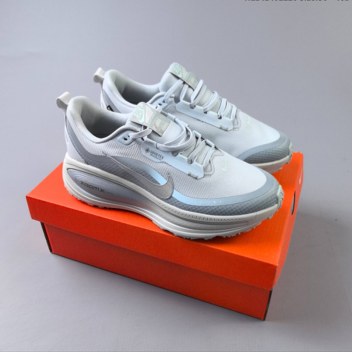 Nike Vomero 18 GTX Men's Road Running Shoes