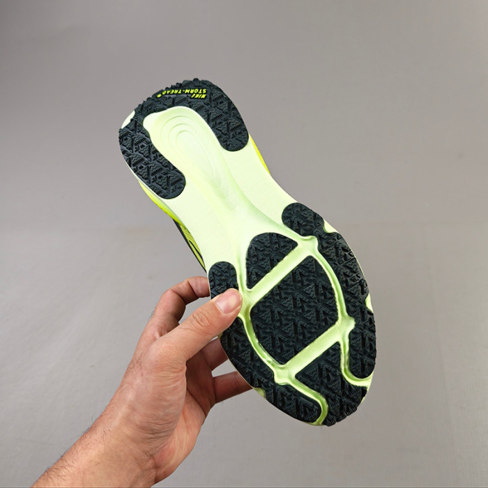 Nike Vomero 18 GTX Men's Road Running Shoes