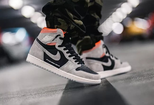 Air Jordan 1 Retro High Neutral Grey Hyper Crimson 555088-018