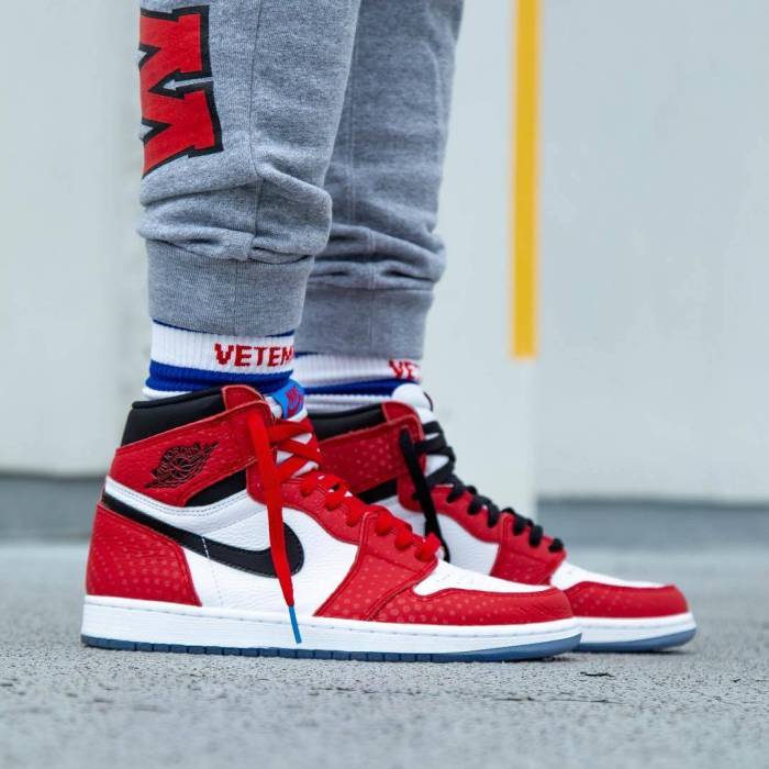Air Jordan 1 Retro High Spider Man Origin Story 555088-602