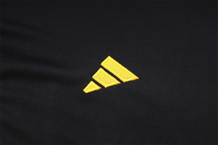 Juventus Training Jersey 23/24