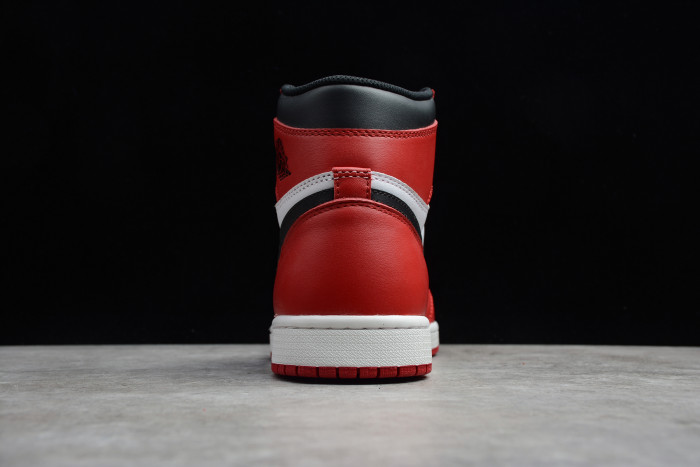 Air Jordan 1 Retro Hi OG Chicago 555088-101