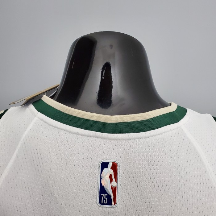 Giannis Antetokounmpo Milwaukee Bucks 2021/22 Swingman Jersey White