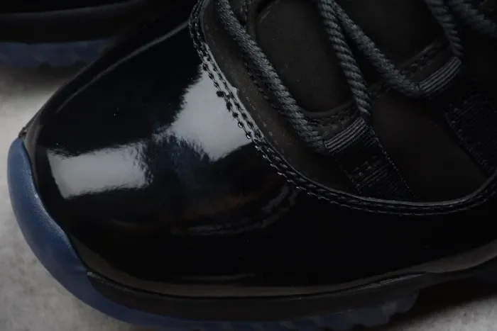 Air Jordan 11 “Cap and Gown” AJ11 378037-005