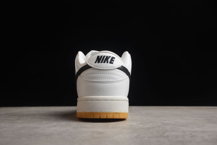 SB Dunk Low Pro White Gum CD2563-101