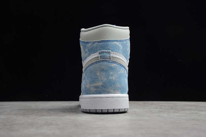 Air Jordan 1 Retro High OG Hyper Royal Sneaker 555088-402