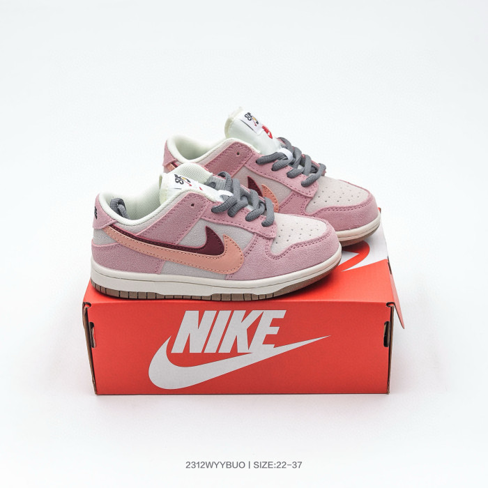 Nike SB Dunk Low Kids Low-Top Sneakers Christmas Double Hook Suede Retro White Red