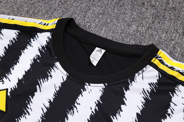 Juventus Training Jersey 23/24
