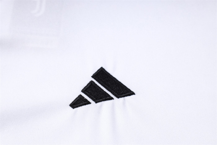 Juventus Training Jersey 23/24