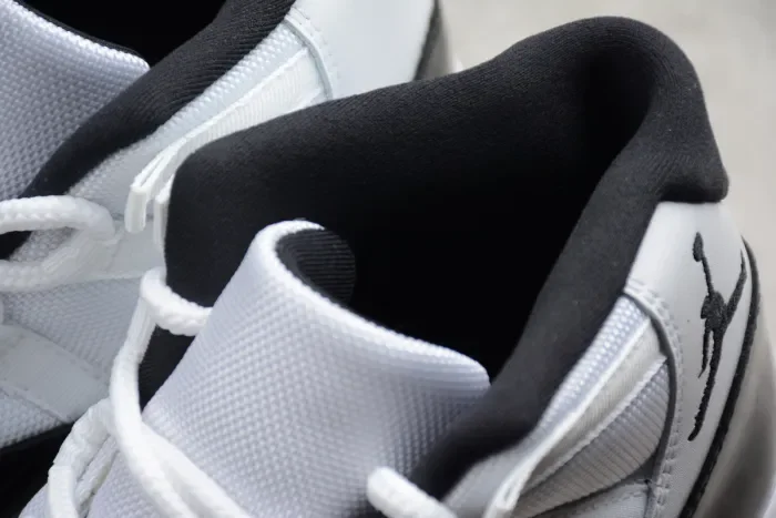 Air Jordan 11 “Concord” AJ11 378037-107