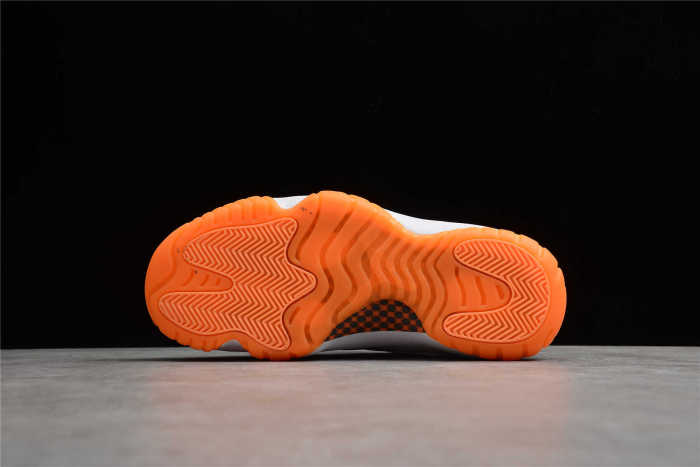 Air Jordan 11 WMNS “Metallic Silver” AR0715-100