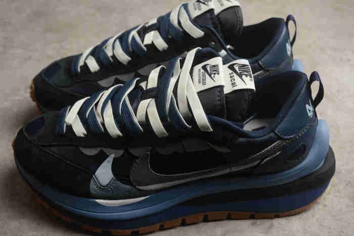 Sacai x Nike Vaporwaffle DD1875-700