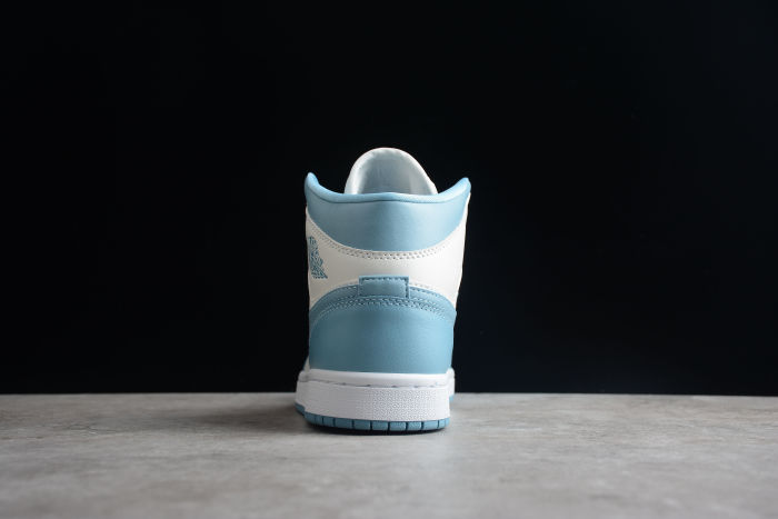 Air Jordan 1 Mid SE “Unc”