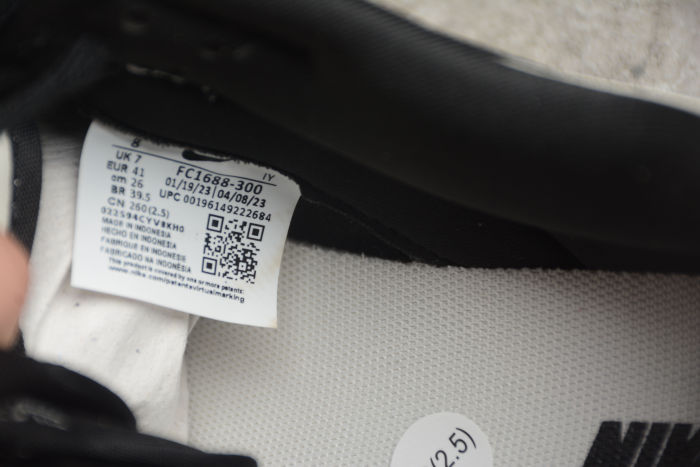 SB Dunk Low “Black Bat” FC1688 300