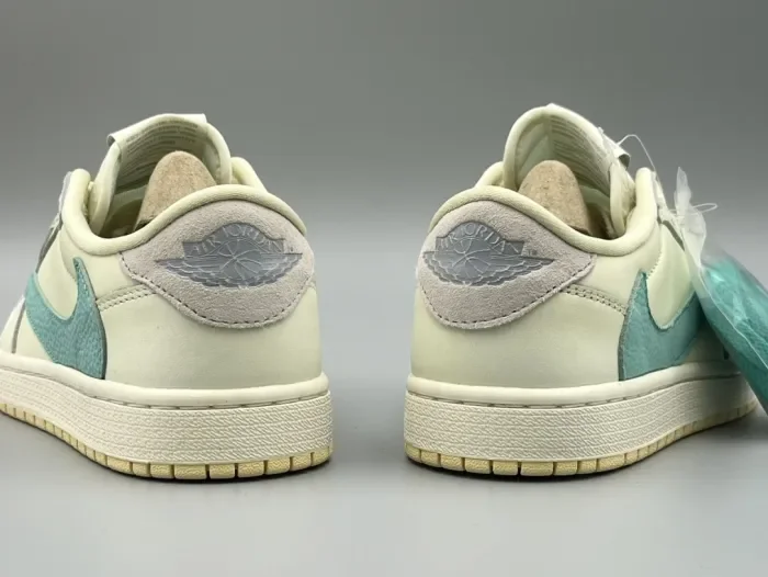 Travis Scott x Air Jordan 1 Beige