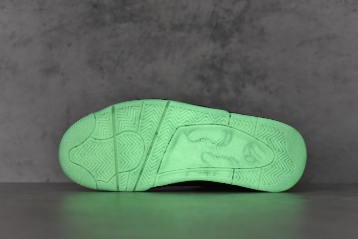 Air Jordan 4 Retro x KAWS Black 2017 (930155-001)