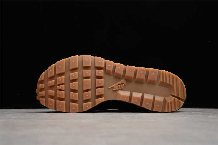 Sacai Nike Vaporwaffle Black Gum DD1875-001