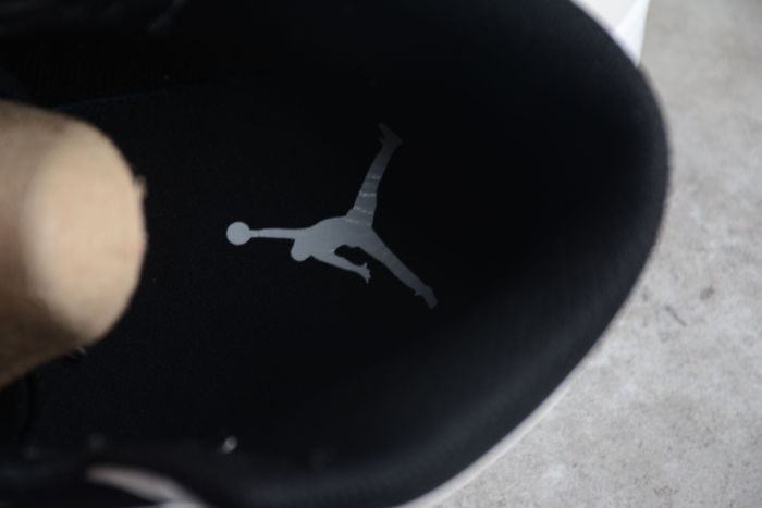 Air Jordan 1 Mid SE GS Diamond