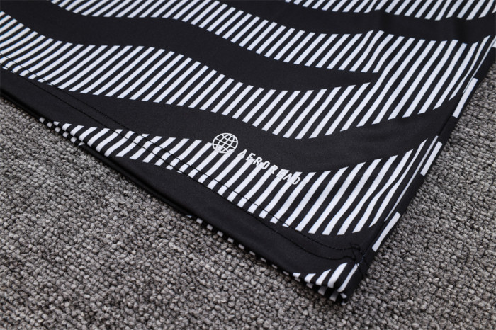 Juventus Training Jersey 23/24