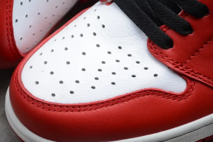 Air Jordan 1 Retro Hi OG Chicago 555088-101