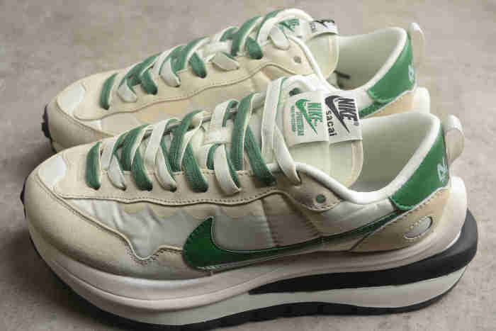 Sacai x Nike VaporWaffle 3.0 DD1875-102