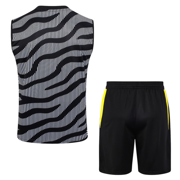 Juventus Training Jersey 23/24