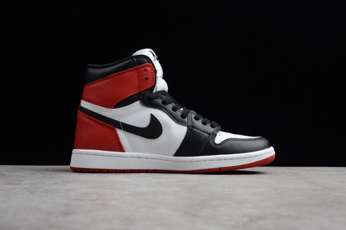 Air Jordan 1 Retro High OG Black Toe 555088-125