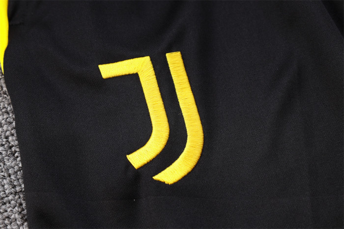 Juventus Training Jersey 23/24