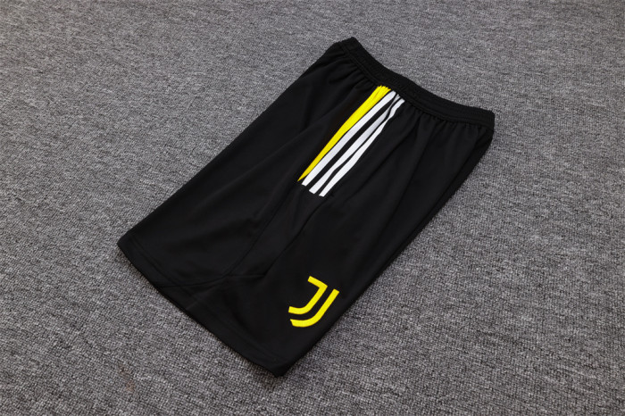 Juventus Training Jersey 23/24