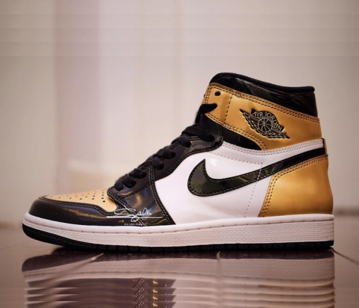 Air Jordan 1 Retro High OG NRG Gold Toe 861428