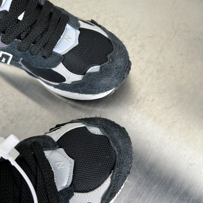 New Balance 2002R Protection Pack - Black / Grey - M2002RDJ