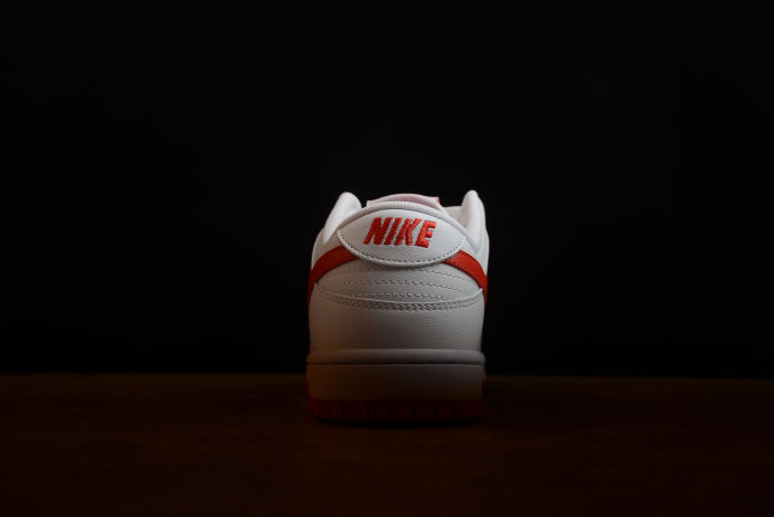 SB Dunk Low Retro White Picante Red Sneakers DV0831-103