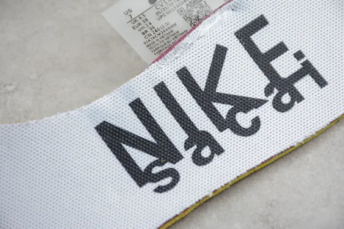 Nike x sacai Vaporwaffle 'Sail Sport Fuchsia' CV1363-100