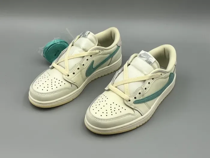 Travis Scott x Air Jordan 1 Beige