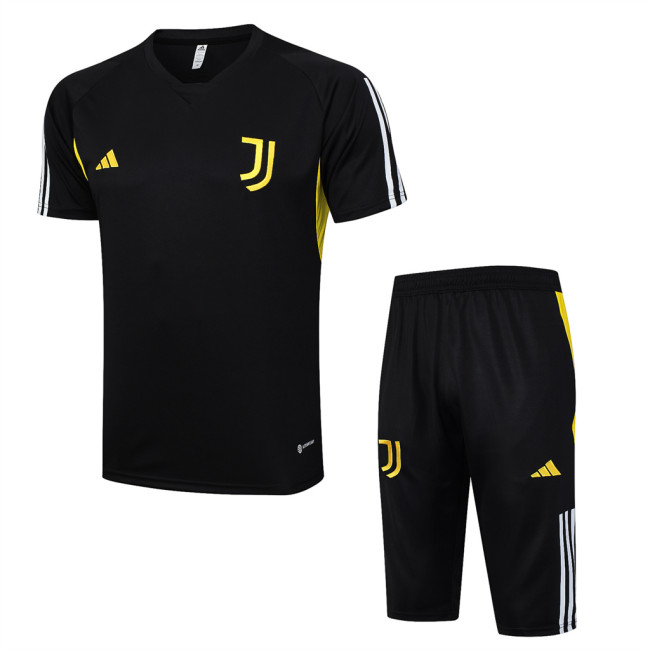 Juventus Training Jersey 23/24