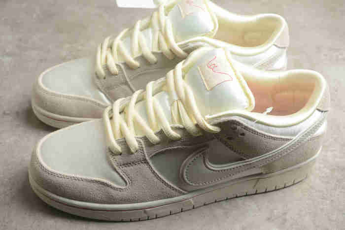 SB Dunk Low Valentine's Day Light Bone FZ5654-100