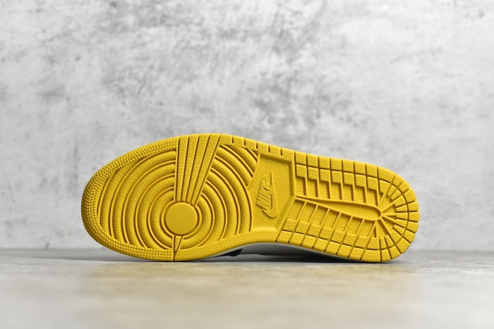 Air Jordan 1 Retro High OG “Yellow Ochre” 555088-109
