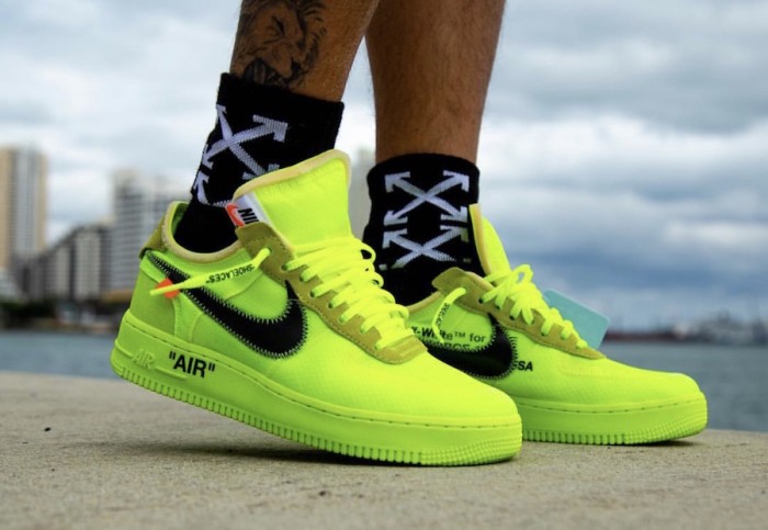 Off-White x Air Force 1 Low Volt 2.0 with Zip-Tie AO4606-700