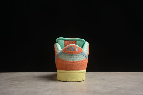 SB Dunk Low Pro PRM Orange and Emerald Rise DV5429-800