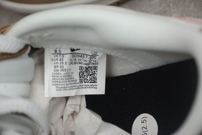 SB Dunk Low Bucks D09457-100