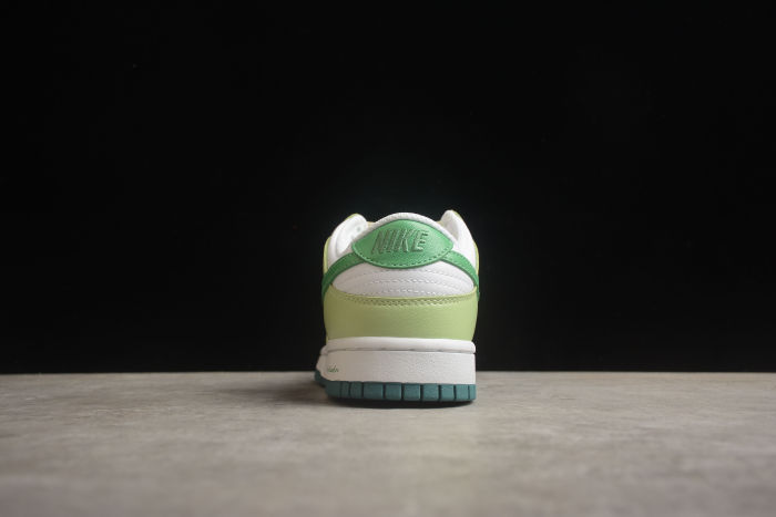 SB Dunk Low “Apple Green”