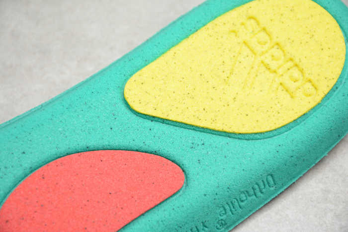 Yeezy Boost 700 V3 Arzare G54850