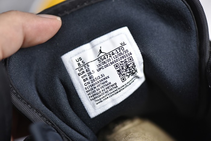 Air Jordan 1 Mid“ University Gold” 554724 170