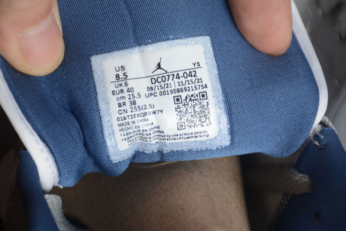 Air Jordan 1 Low “Stealth French Blue” DC0774-042