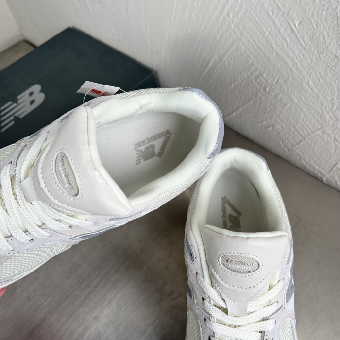 New Balance 2002R Beige Gray M2002RAA