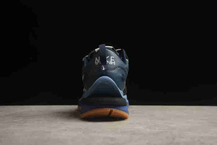 Sacai x Nike Vaporwaffle DD1875-700