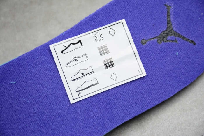 Air Jordan 1 Mid 'Dark Concord' 554725-051