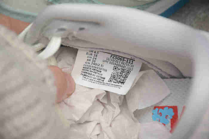 SB Dunk Low LX 'Year of the Dragon' FZ5065‑111