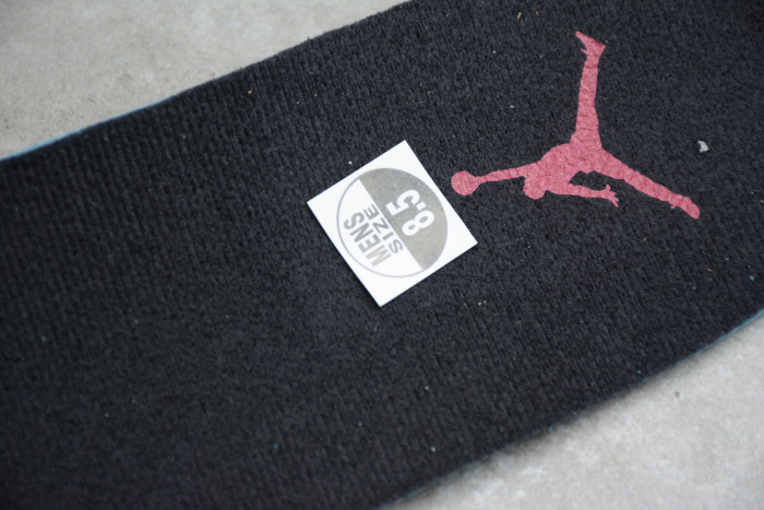 Air Jordan 1 Mid Bred Toe Black/Noble Red 554724-066