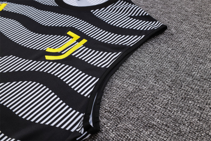 Juventus Training Jersey 23/24